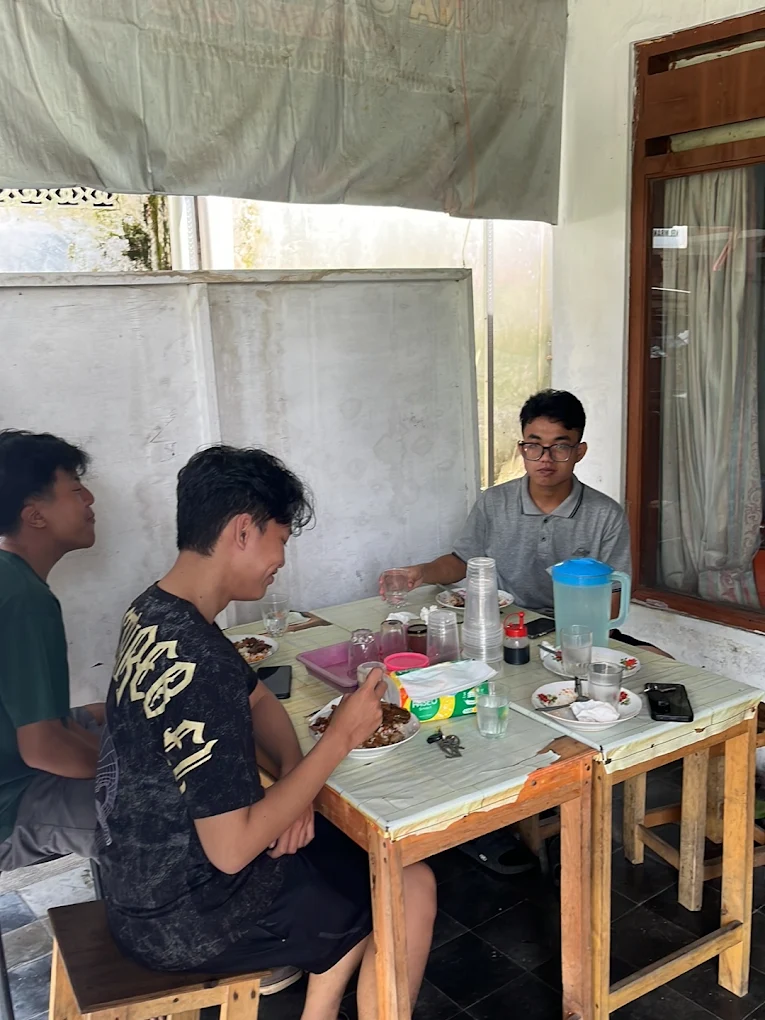 Warung Ngangeni Bu Dar