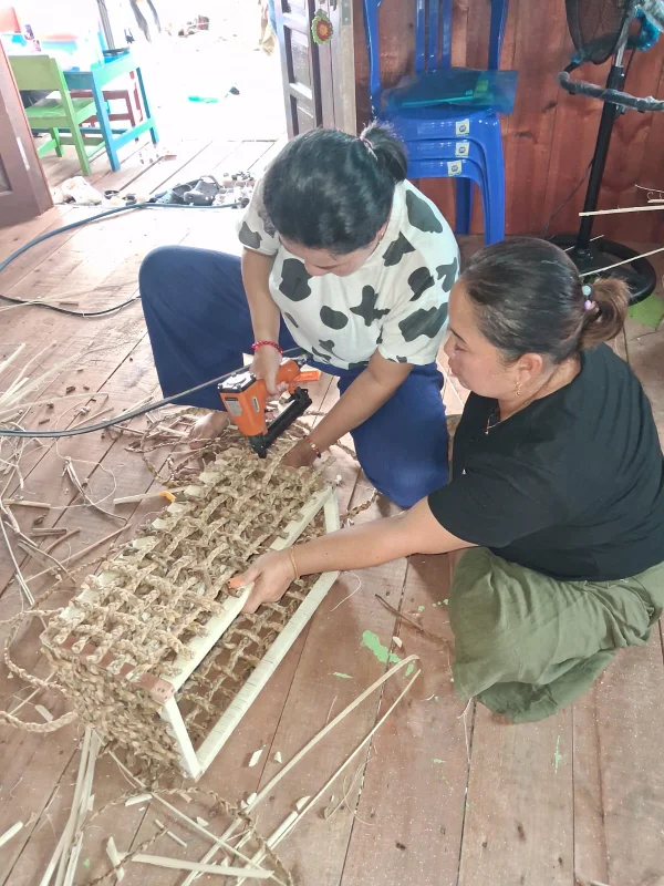 Box Pakaian Enceng Gondok