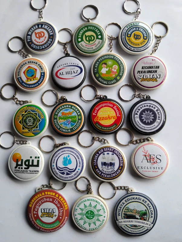Pin dan Gantungan Kunci